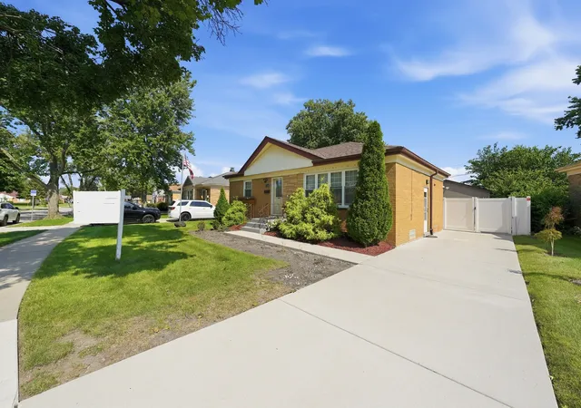 Photo 2 of Single family home for sale at 11201 Mandel Ave, Westchester, IL 60154 | MLS# 12791248 | Listing updated on 2026-10-22