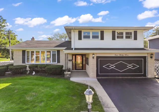 Photo 1 of Single family home for sale at 433 Kinkaid Ct, Des Plaines, IL 60016 | MLS# 12791252 | Listing updated on 2026-10-29