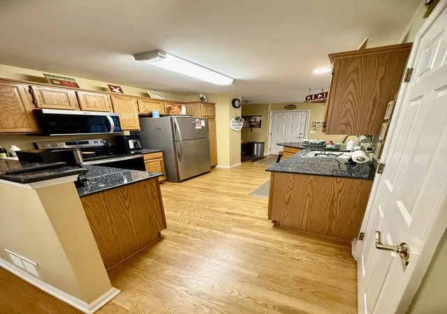 Photo 4 of Townhouse for sale at 642 Citadel Dr, Westmont, IL 60559 | MLS# 12791256 | Listing updated on 2026-10-21