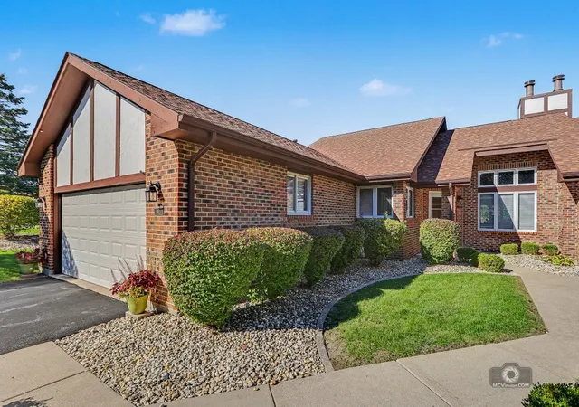 Photo 4 of Condo for sale at 8911 Silverdale Dr #8911, Orland Park, IL 60462 | MLS# 12791267 | Listing updated on 2026-10-22