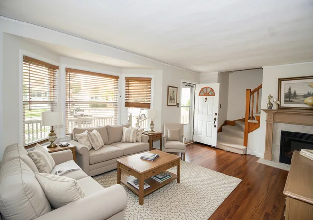 Photo 4 of Single family home for sale at 10335 S Trumbull Ave, Chicago, IL 60655 | MLS# 12791270 | Listing updated on 2026-10-29
