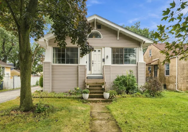 Single family home for sale at 18232 Walter St, Lansing, IL 60438 | MLS# 12791274