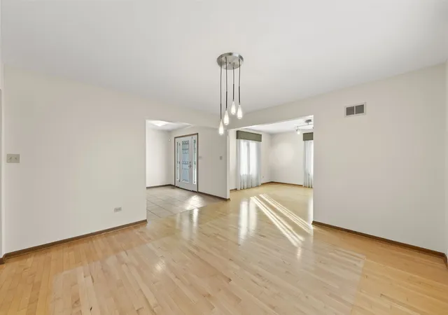 Photo 4 of Single family home for sale at 3013 Lawrence Crst, Flossmoor, IL 60422 | MLS# 12791277 | Listing updated on 2026-10-27