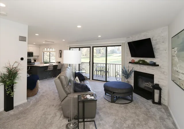 Listing Photo 1 - Condo for sale in building located at 746a Oak Hl Rd, Lake Barrington, IL 60010 - Unit #A