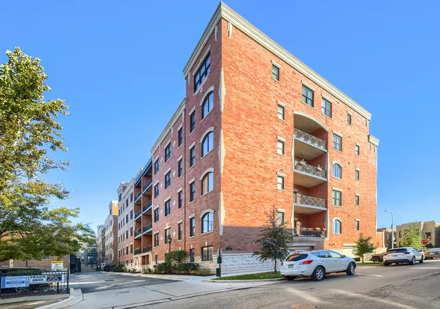 Photo 2 of Condo for sale at 2801 N Oakley Ave #206, Chicago, IL 60618 | MLS# 12791279 | Listing updated on 2026-10-22