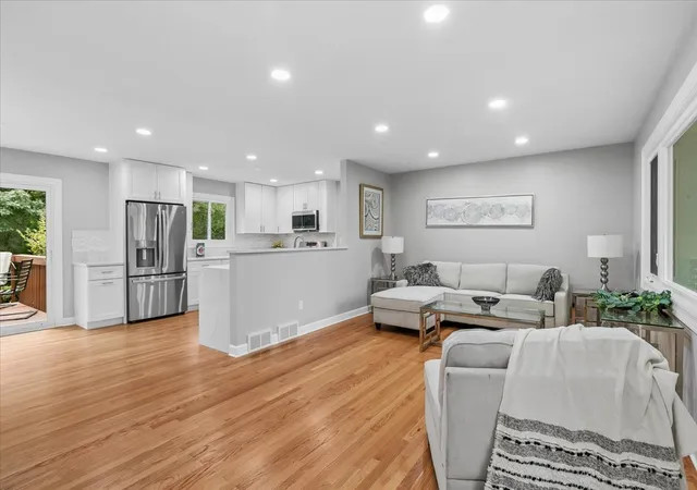 Photo 3 of Single family home for sale at 26890 N Longwood Rd, Lake Forest, IL 60045 | MLS# 12791286 | Listing updated on 2026-10-22