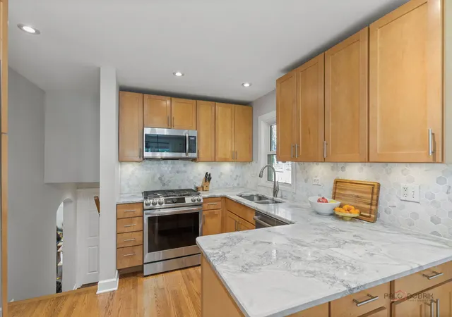 Photo 4 of Single family home for sale at 308 N Hale St, Palatine, IL 60067 | MLS# 12791301 | Listing updated on 2026-10-29