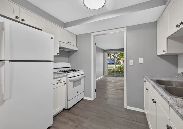 Photo 4 of Townhouse for sale at 3023 Wakefield Dr #F, Carpentersville, IL 60110 | MLS# 12791318 | Listing updated on 2026-10-22