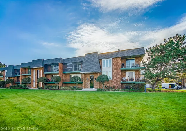 Photo 1 of Condo for sale at 15711 S Sunset Ridge Ct #1s, Orland Park, IL 60462 | MLS# 12791321 | Listing updated on 2026-10-23