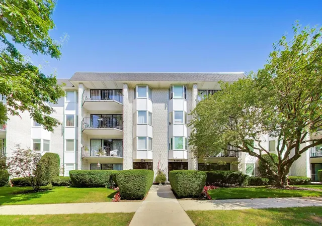 Condo for sale at 235 Ridge Rd #1F, Wilmette, IL 60091 | MLS# 12791323