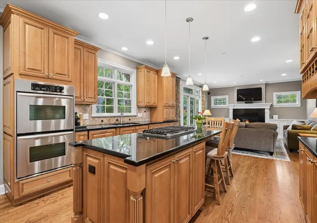 Photo 3 of Single family home for sale at 512 Oak St, Libertyville, IL 60048 | MLS# 12791325 | Listing updated on 2026-10-22