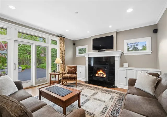 Photo 4 of Single family home for sale at 512 Oak St, Libertyville, IL 60048 | MLS# 12791325 | Listing updated on 2026-10-22