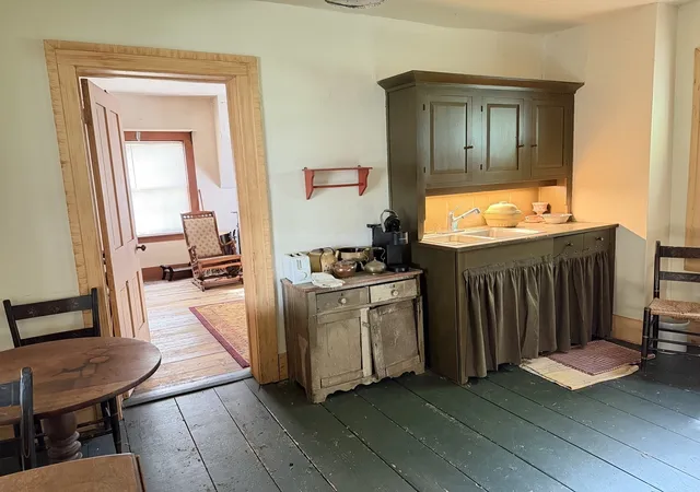 Photo 3 of Single family home for sale at 507 W Pleasant St, Freeport, IL 61032 | MLS# 12791329 | Listing updated on 2026-10-24