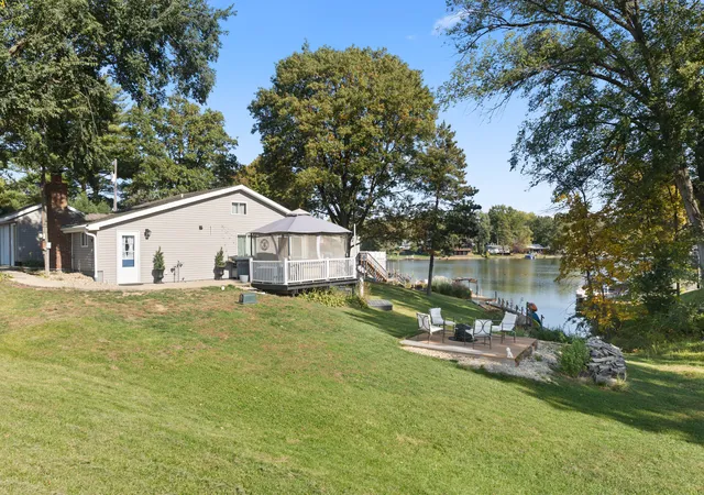 Photo 2 of Single family home for sale at 195 Lake Warren Dr, Monmouth, IL 61462 | MLS# 12791343 | Listing updated on 2026-10-28
