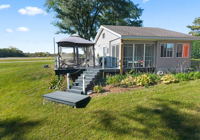 Photo 3 of Single family home for sale at 195 Lake Warren Dr, Monmouth, IL 61462 | MLS# 12791343 | Listing updated on 2026-10-28