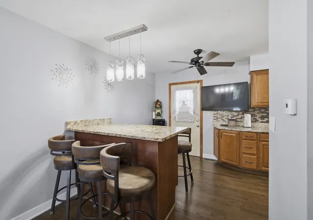 Photo 4 of Single family home for sale at 141 Plainview Dr, Bolingbrook, IL 60440 | MLS# 12791357 | Listing updated on 2026-10-22