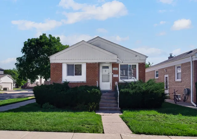 Photo 1 of Single family home for sale at 6557 N Troy St, Chicago, IL 60645 | MLS# 12791367 | Listing updated on 2026-10-29