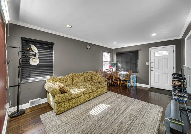 Photo 4 of Single family home for sale at 6557 N Troy St, Chicago, IL 60645 | MLS# 12791367 | Listing updated on 2026-10-29