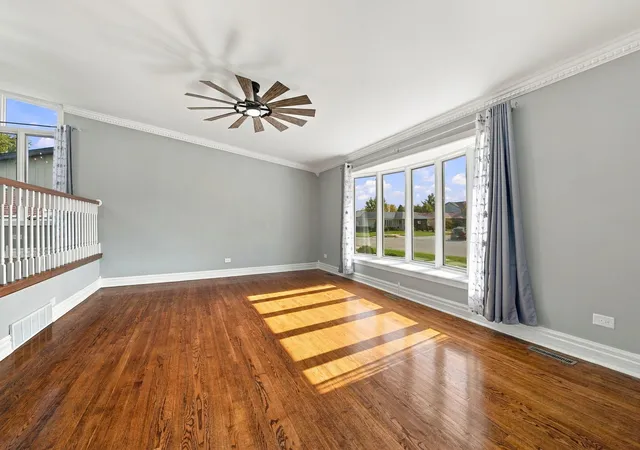 Photo 4 of Single family home for sale at 6637 Victoria Dr, Oak Forest, IL 60452 | MLS# 12791373 | Listing updated on 2026-10-29