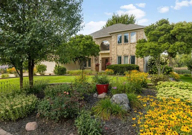 Photo 1 of Single family home for sale at 2020 Carlisle St, Algonquin, IL 60102 | MLS# 12791374 | Listing updated on 2026-10-22