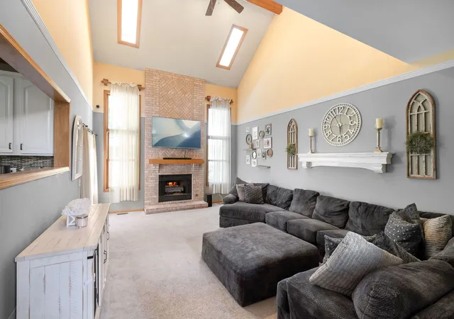Photo 3 of Single family home for sale at 2020 Carlisle St, Algonquin, IL 60102 | MLS# 12791374 | Listing updated on 2026-10-22