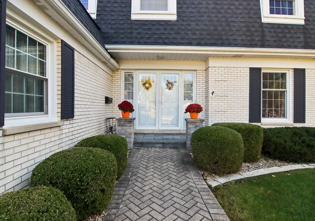 Photo 1 of Single family home for sale at 1121 W Skylark Dr, Palatine, IL 60067 | MLS# 12791377 | Listing updated on 2026-10-28