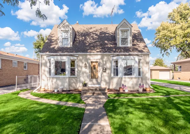 Single family home for sale at 8316 W Oak Ave, Niles, IL 60714 | MLS# 12791382
