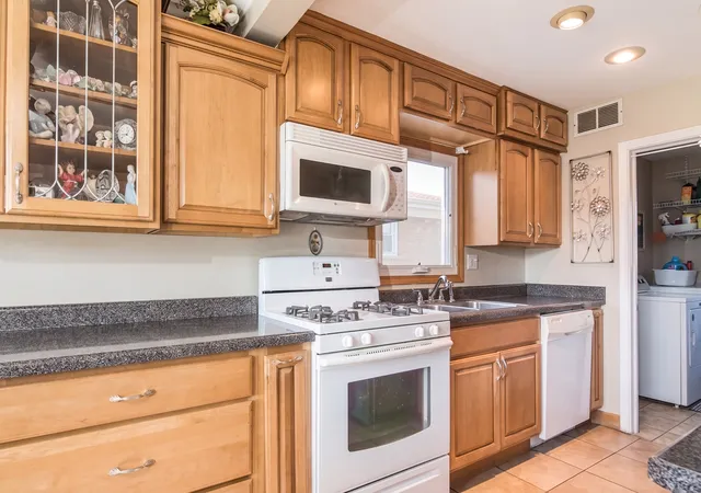 Photo 4 of Single family home for sale at 8316 W Oak Ave, Niles, IL 60714 | MLS# 12791382 | Listing updated on 2026-10-29