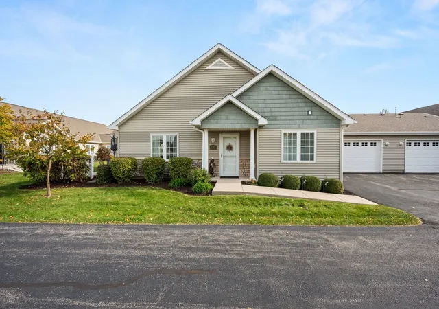 Listing Photo 2 - Condo for sale in building located at 2165 Waterbury Ln E, Sycamore, IL 60178 - Unit #2165