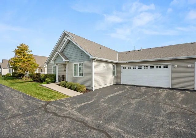 Listing Photo 1 - Condo for sale in building located at 2165 Waterbury Ln E, Sycamore, IL 60178 - Unit #2165