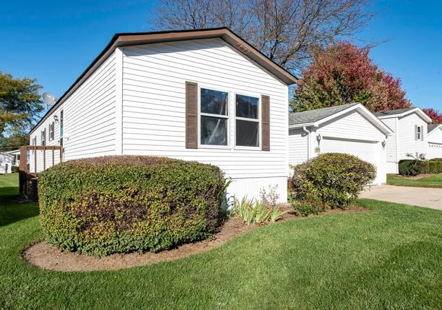 Photo 3 of Manufactured home for sale at 3158 Patricia Ln, Park City, IL 60085 | MLS# 12791392 | Listing updated on 2026-10-22