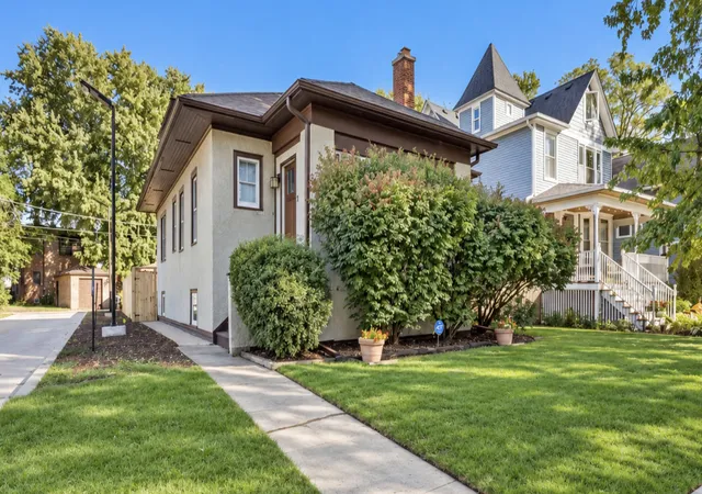 Photo 2 of Single family home for sale at 3313 Home Ave, Berwyn, IL 60402 | MLS# 12791394 | Listing updated on 2026-10-27