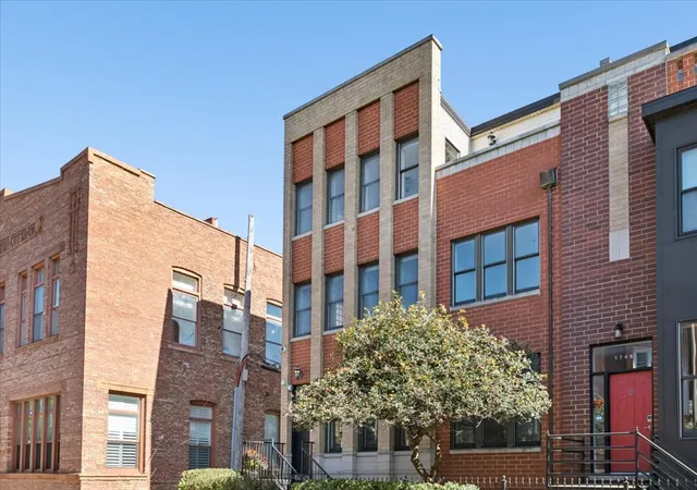 Photo 1 of Townhouse for sale at 1743 W Terra Cotta Pl, Chicago, IL 60614 | MLS# 12791397 | Listing updated on 2026-10-22