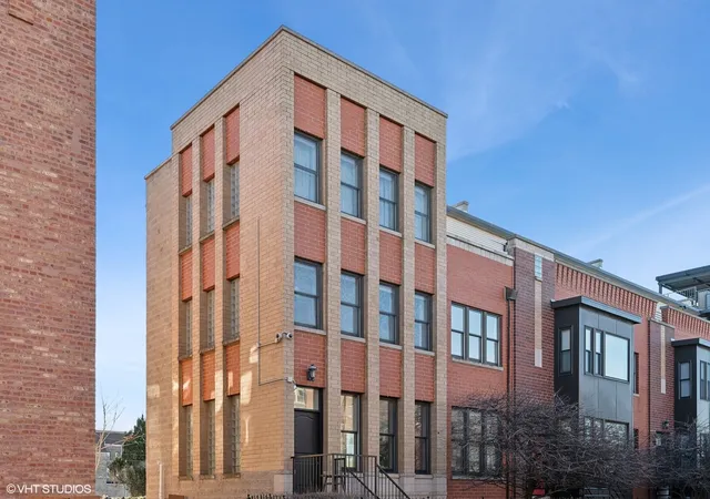 Photo 3 of Townhouse for sale at 1743 W Terra Cotta Pl, Chicago, IL 60614 | MLS# 12791397 | Listing updated on 2026-10-22