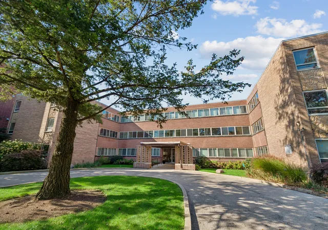 Photo 2 of Condo for sale at 200 Ridge Ave #1A, Evanston, IL 60202 | MLS# 12791410 | Listing updated on 2026-10-27