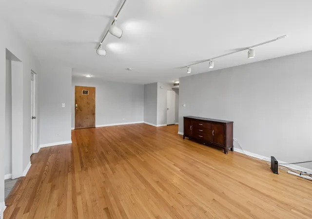 Photo 4 of Condo for sale at 200 Ridge Ave #1A, Evanston, IL 60202 | MLS# 12791410 | Listing updated on 2026-10-27
