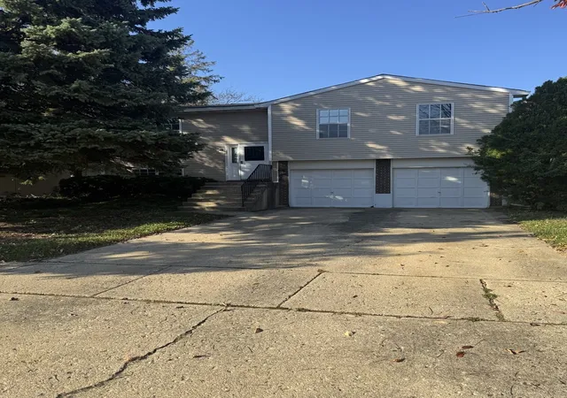Single family home for sale at 440 Seminole Ln, Bolingbrook, IL 60440 | MLS# 12791434