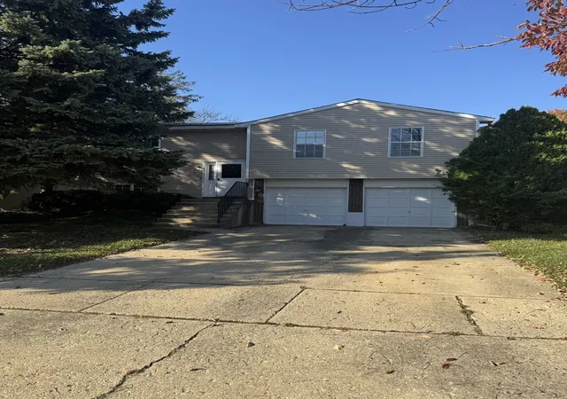Photo 1 of Single family home for sale at 440 Seminole Ln, Bolingbrook, IL 60440 | MLS# 12791434 | Listing updated on 2026-10-27