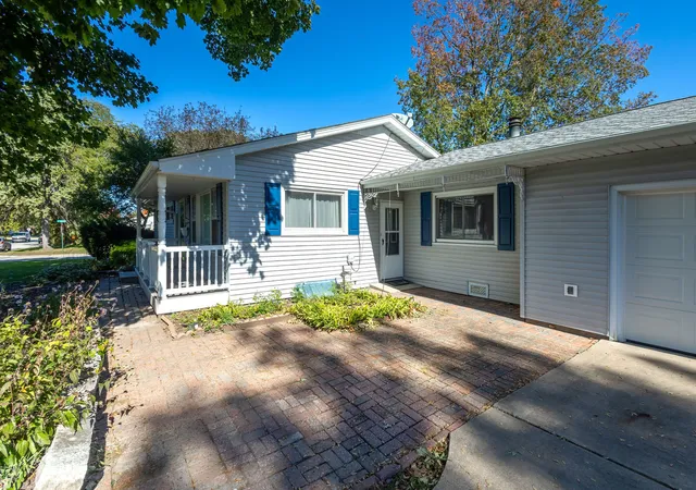 Photo 4 of Single family home for sale at 2902 5th Street, East Moline, IL 61244 | MLS# 12791444 | Listing updated on 2026-10-29
