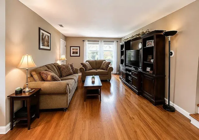 Photo 4 of Condo for sale at 4134 Cove Ln #B, Glenview, IL 60025 | MLS# 12791453 | Listing updated on 2026-10-29