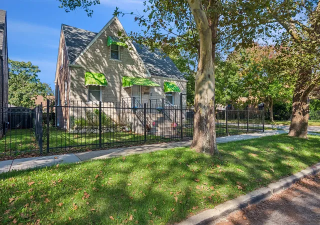 Photo 1 of Single family home for sale at 10100 S Bensley Ave, Chicago, IL 60617 | MLS# 12791468 | Listing updated on 2026-10-22