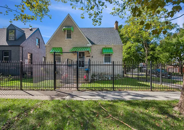 Photo 2 of Single family home for sale at 10100 S Bensley Ave, Chicago, IL 60617 | MLS# 12791468 | Listing updated on 2026-10-22