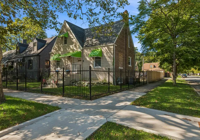 Photo 3 of Single family home for sale at 10100 S Bensley Ave, Chicago, IL 60617 | MLS# 12791468 | Listing updated on 2026-10-22
