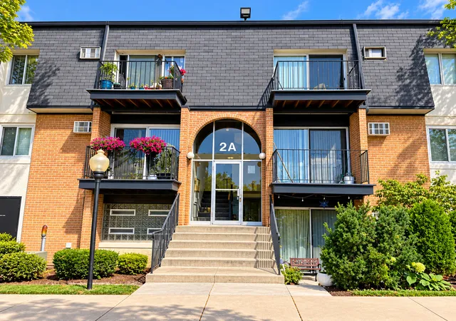 Photo 1 of Condo for sale at 2a E Dundee Quarter Dr #308, Palatine, IL 60074 | MLS# 12791470 | Listing updated on 2026-10-22