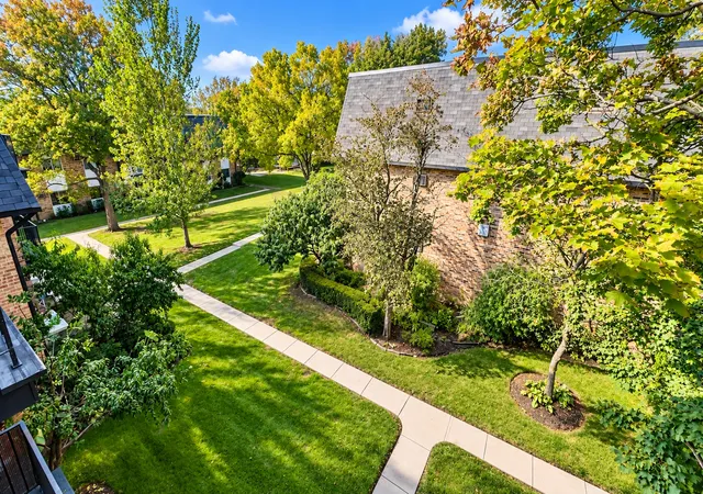 Photo 16 of Condo for sale at 2a E Dundee Quarter Dr #308, Palatine, IL 60074 | MLS# 12791470 | Listing updated on 2026-10-22