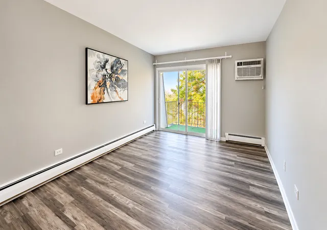 Photo 2 of Condo for sale at 2a E Dundee Quarter Dr #308, Palatine, IL 60074 | MLS# 12791470 | Listing updated on 2026-10-22