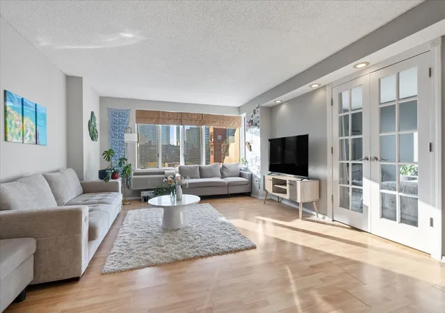 Photo 3 of Condo for sale at 801 S Plymouth Ct #906, Chicago, IL 60605 | MLS# 12791472 | Listing updated on 2026-10-22