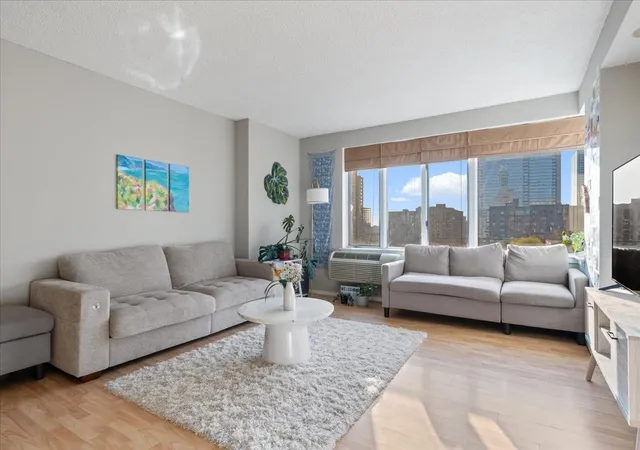 Photo 4 of Condo for sale at 801 S Plymouth Ct #906, Chicago, IL 60605 | MLS# 12791472 | Listing updated on 2026-10-22