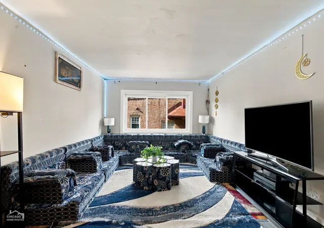 Photo 2 of Condo for sale at 1645 W Farwell Ave #3B, Chicago, IL 60626 | MLS# 12791477 | Listing updated on 2026-10-29