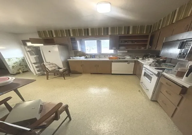 Photo 4 of Single family home for sale at 16611 Evans Ave, South Holland, IL 60473 | MLS# 12791478 | Listing updated on 2026-10-22